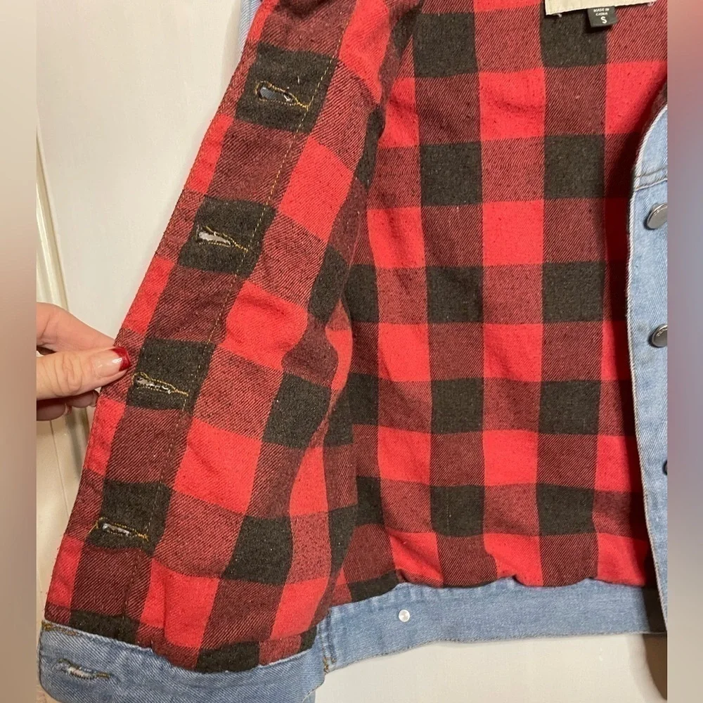 ASHLEY VINTAGE CHARM - Women's Small Denim Jacket Sherpa Collar Plaid - EUC - Picture 4 of 8